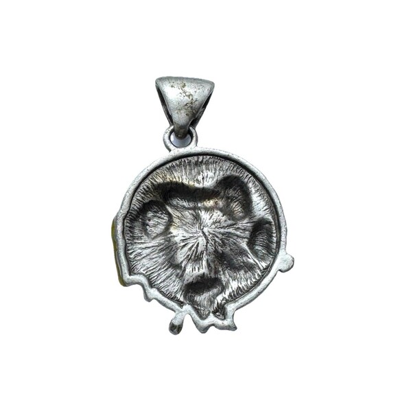 Vintage Gemini Twins Pewter & Enamel Charm Pendant Zodiac 3D Textured Green Ylw - Picture 2 of 5